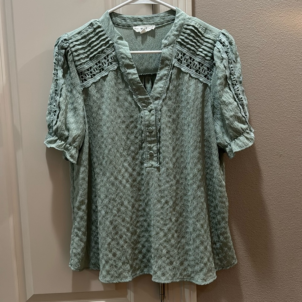 Mine brand top size Small